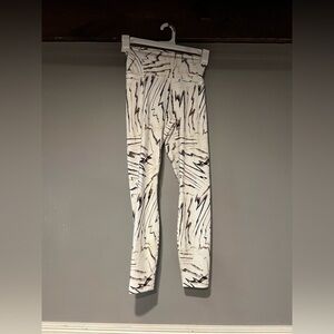 Calia by Carrie Underwood Women's White Printed Athletic Leggings Size Medium